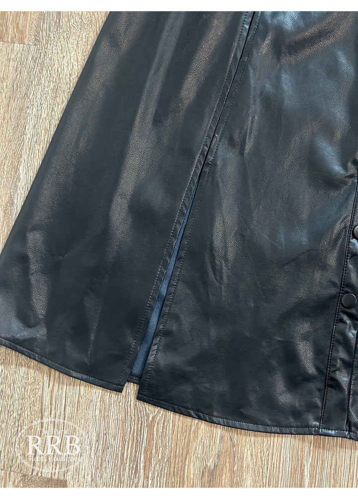 Discover the elegance of The Deadwood Dress in Black. This stunning dress showcases short puff sleeves and a button-up front with a stylish collar neck. Crafted from 100% polyurethane, it features side slits for a trendy touch. Available in sizes small (2-4), medium (6-8), and large (8-10). Ideal for a day out or a night on the town!