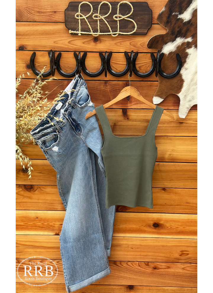 Discover effortless style with The Kylar Carmel, a fitted sweater tank designed with a square neckline and wide straps. Made from a luxurious blend of 30% viscose and 30% polyester, this seamless tank is ideal for layering or as a standalone piece. Available in Small (2-4), Medium (6-8), and Large (8-10).