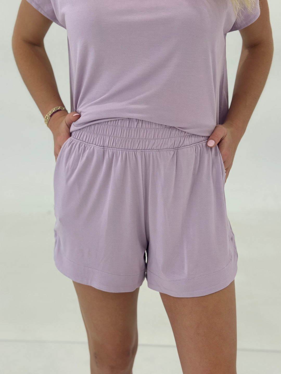 The Loup Shorts in soft lilac offer a flattering high-rise fit, silky smooth viscose modal fabric, and a scalloped tulip side hem for a feminine touch. With 4-way stretch, moisture-wicking performance, and an elastic waistband, these shorts are built for both comfort and movement. Side pockets make them practical, while the lilac hue keeps them effortlessly stylish.