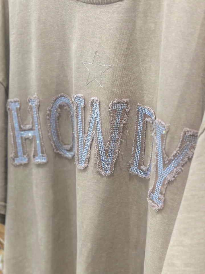 Turn heads in The ShineDown t-shirt dress, designed in tan with an embellished stone graphic and charming star stitching. The relaxed fit and distressed shoulder edges provide a unique look, making it ideal for layering or wearing on its own. Made from 100% cotton, it ensures both style and comfort.
