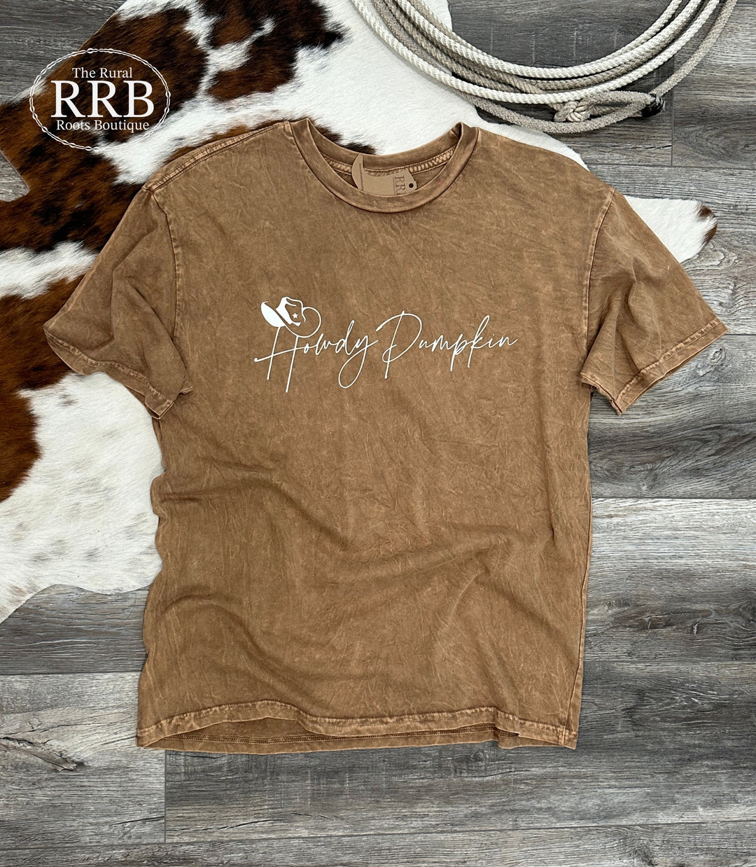 Embrace the season with the Howdy Pumpkin Shirt, crafted from 100% premium cotton jersey in a warm toast color. This relaxed fit unisex shirt is available in Small (3-5), Medium (6-8), Large (9-11), and X-Large (12-14), making it a must-have for pumpkin lovers!